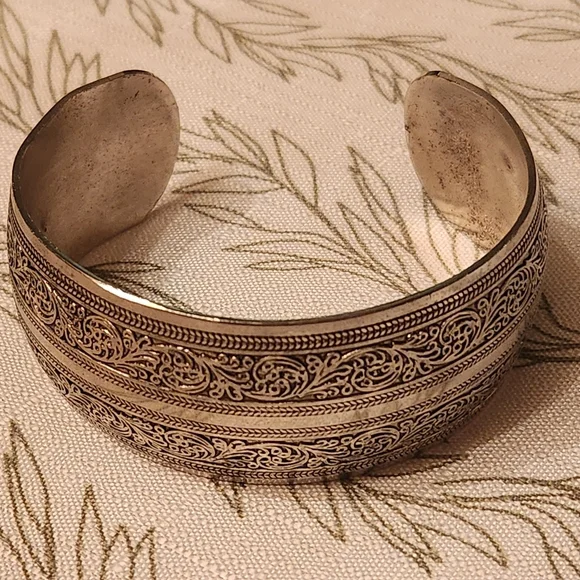Beautiful Thick Silver Plate Tibet Style Boho Bangle Bracelet - Picture 2 of 5